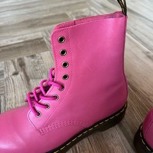 1460 Pascal pink leather boot. 10US